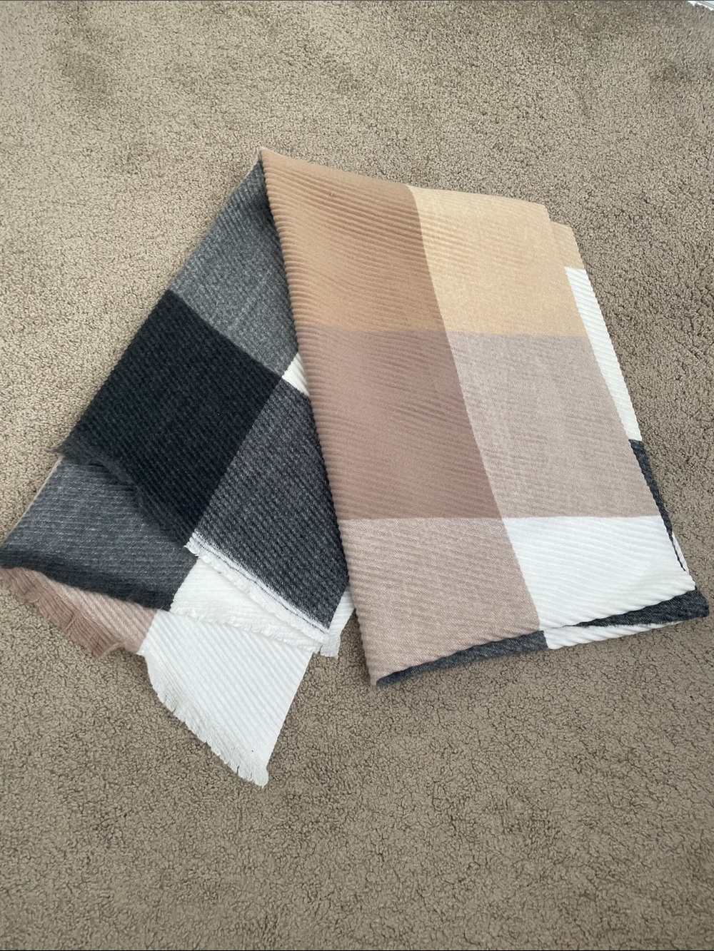 Cozy Oversized Plaid Scarf in Neutrals nwot
